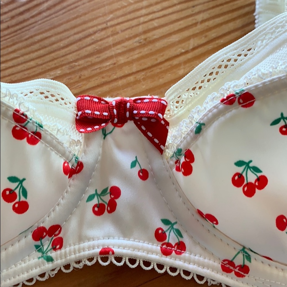 Dolce and Gabbana Cherry 🍒 balconette bra - Picture 2 of 8